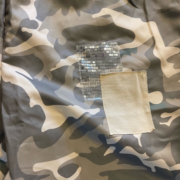 Stylish Camo Women's Joggers - Picture 4 of 5